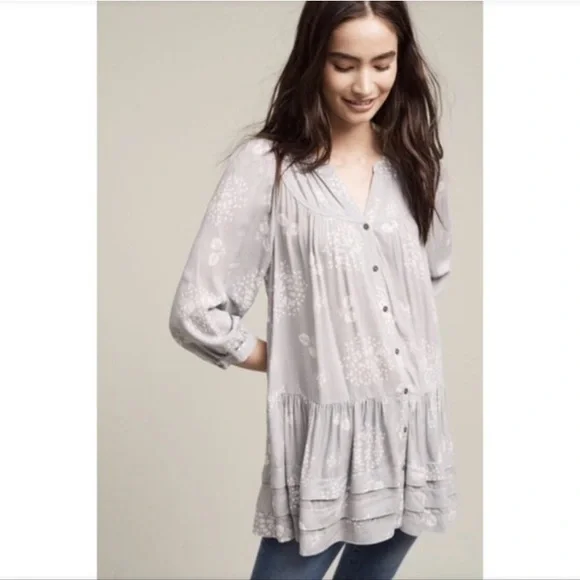 Anthropologie grey floral ruffle top. - Picture 4 of 11